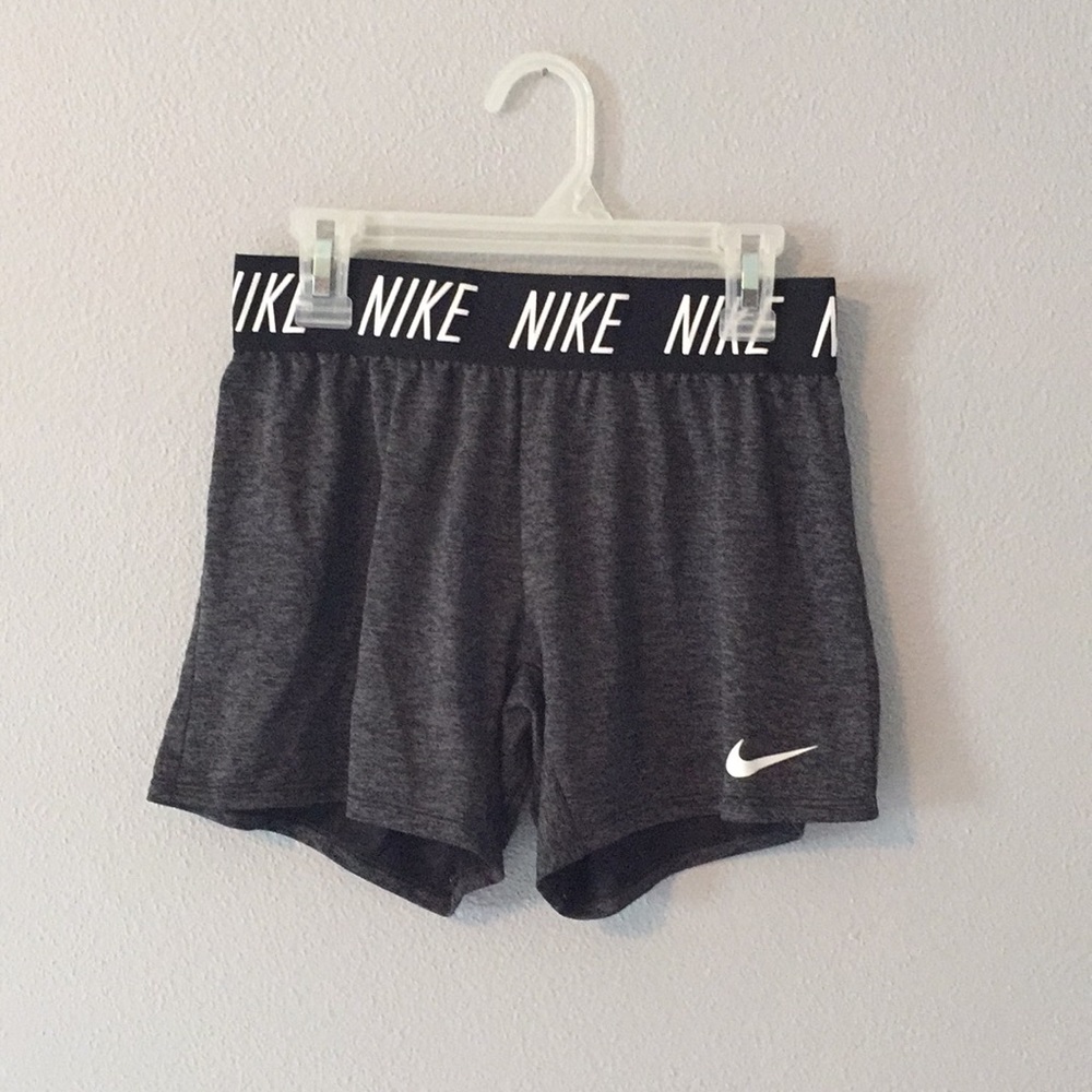 Girls Nike shorts L
